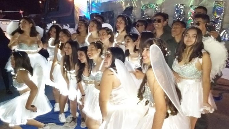 La noche de las Promos: Camionazo de Estudiantes en Recreo