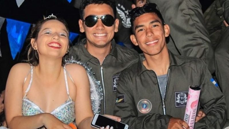 La noche de las Promos: Camionazo de Estudiantes en Recreo