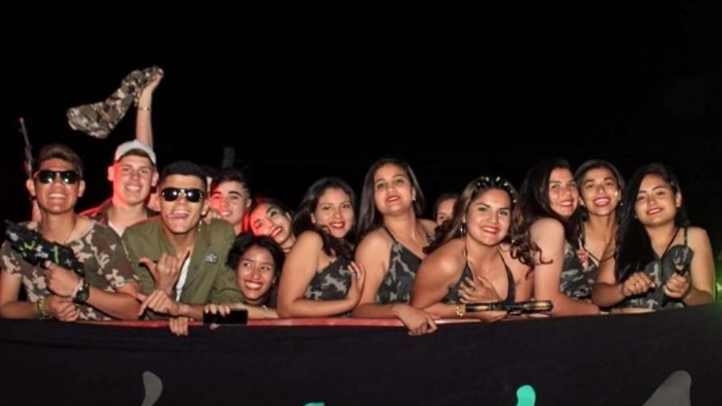 La noche de las Promos: Camionazo de Estudiantes en Recreo