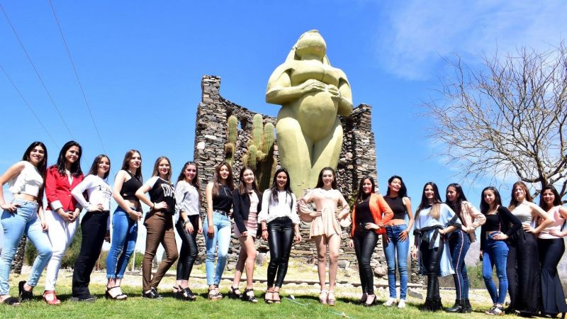 Las reinas de los estudiantes realizan distintas actividades en Santa María