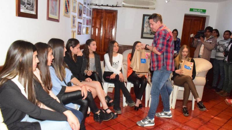 Las reinas de los estudiantes realizan distintas actividades en Santa María