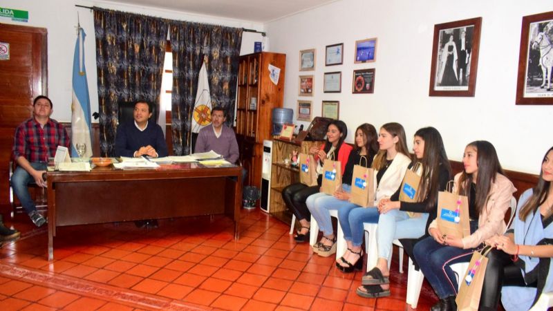 Las reinas de los estudiantes realizan distintas actividades en Santa María