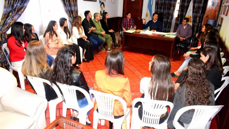 Las reinas de los estudiantes realizan distintas actividades en Santa María