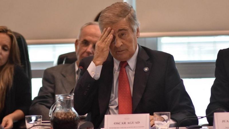 La "señal importante" que dijo Aguad era "una deformación del suelo marino"