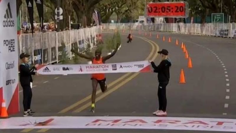El keniata Saina Kipbemboi ganó la Maratón de Buenos Aires en tiempo récord