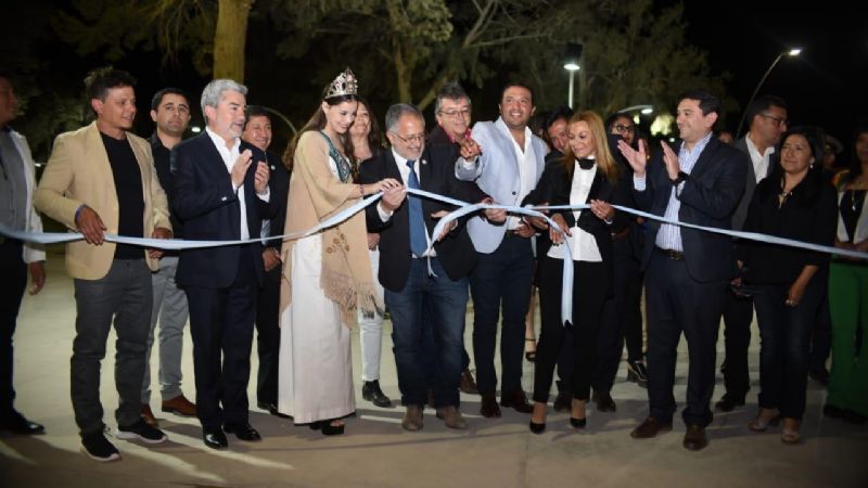 Imponente inauguración de la renovada plaza principal de Fiambalá