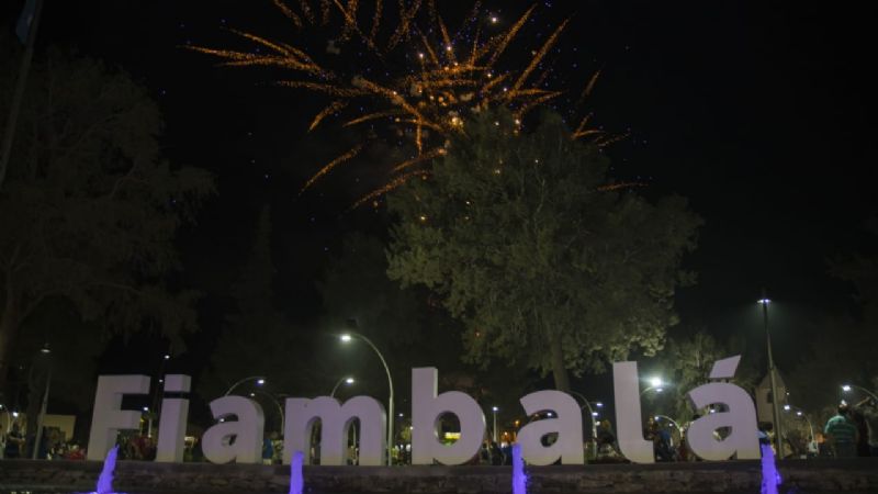 Imponente inauguración de la renovada plaza principal de Fiambalá