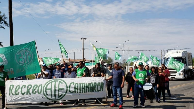 Municipales cortan ruta 157 en contra del ajuste
