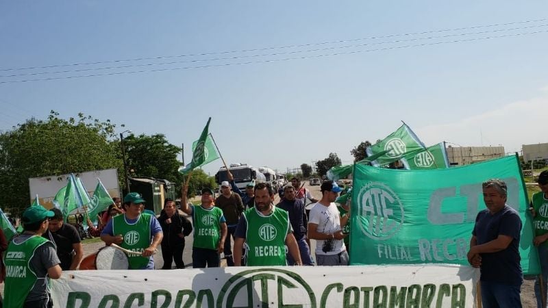 Municipales cortan ruta 157 en contra del ajuste