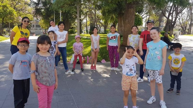 Misioneritos en la Plaza 25 de Mayo