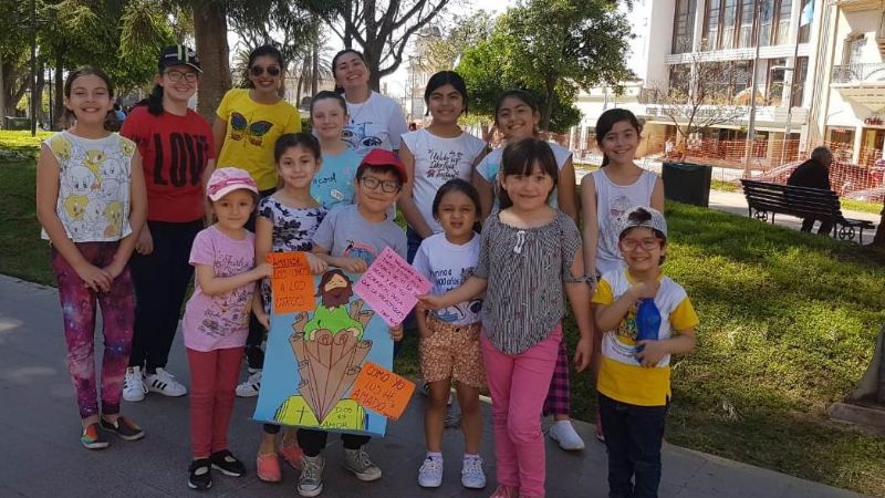 Misioneritos en la Plaza 25 de Mayo
