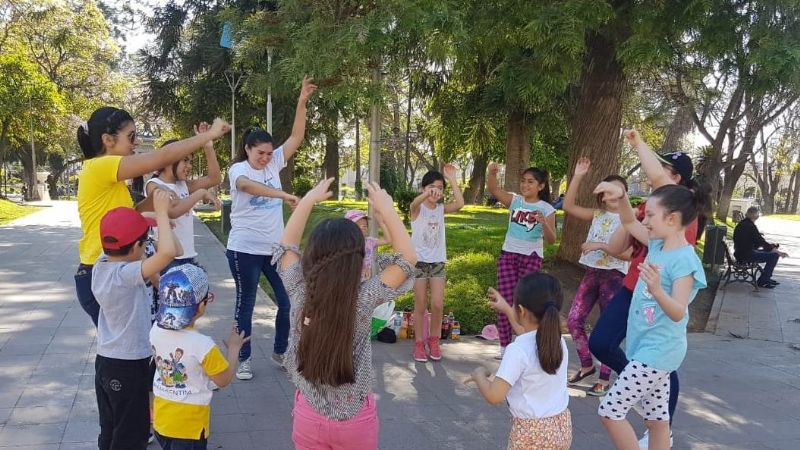 Misioneritos en la Plaza 25 de Mayo