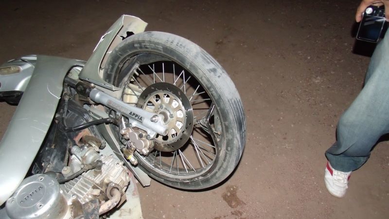 Dos heridos tras derrapar de una moto