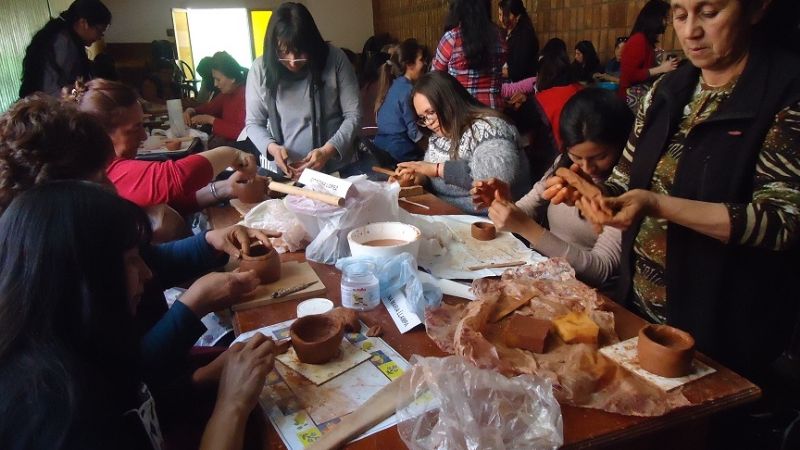 Arqueología dicta taller de alfarería en Belén