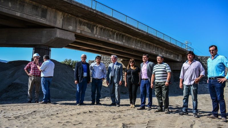 Estiman que en octubre estará listo el puente sobre el río Santa Cruz