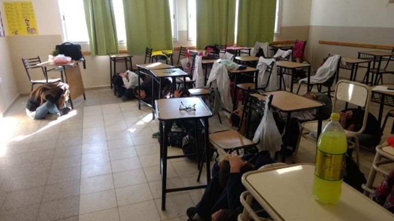Simulacro de evacuación en la escuela de Valle Chico