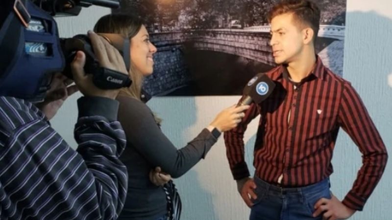 El chico que dejó un CV escrito a mano consiguió trabajo