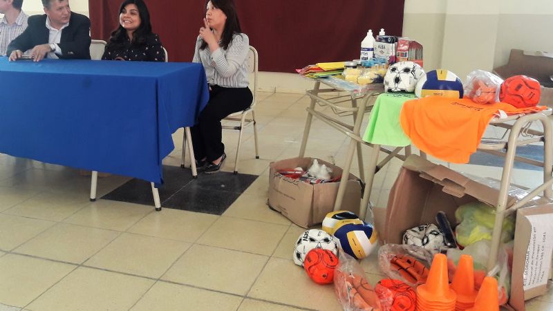 Entrega de materiales a la Escuela Secundaria N°49