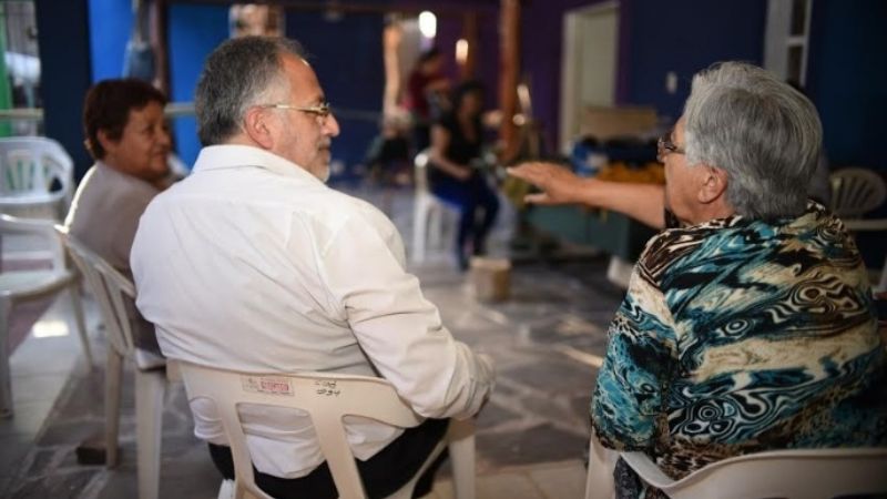 Solá Jais visitó a las Arañitas Hilanderas