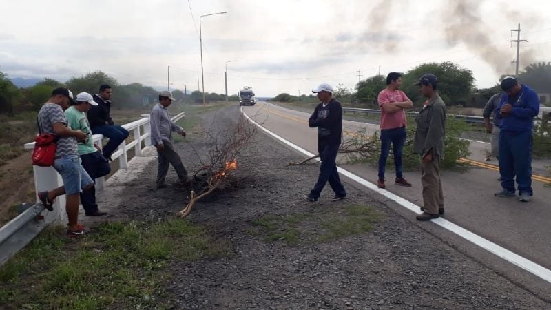 Piquete en la ruta 38, en Chumbicha