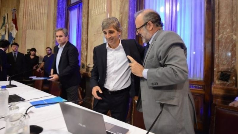 Pedirán a la Justicia que Caputo no pueda salir del país