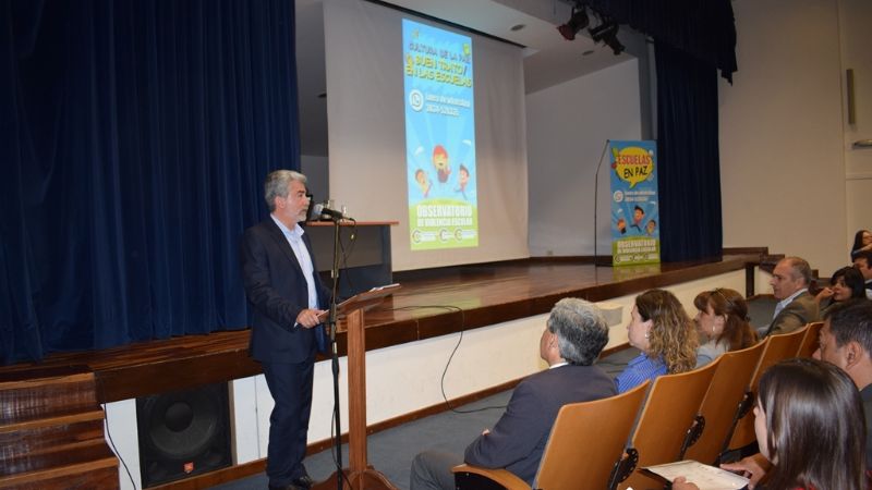 Entregan a las escuelas un libro para registrar casos de violencia