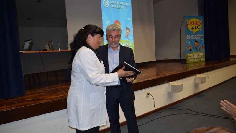 Entregan a las escuelas un libro para registrar casos de violencia