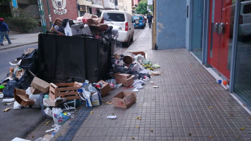 La ciudad tapada de basura