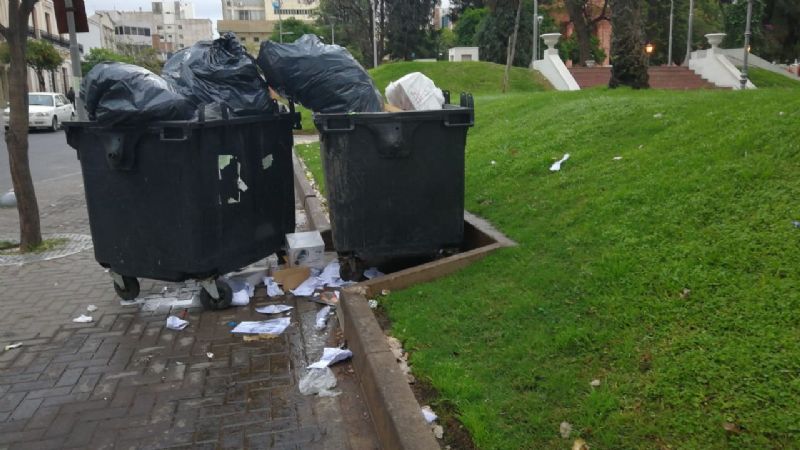 La ciudad tapada de basura