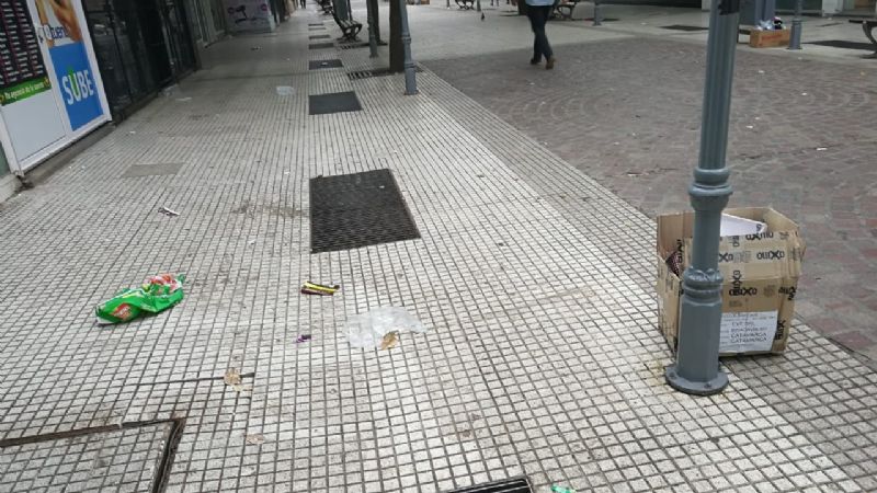 La ciudad tapada de basura