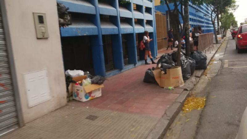 La ciudad tapada de basura