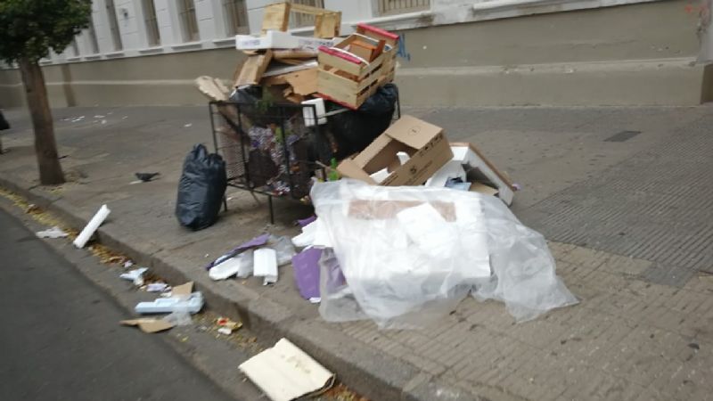 La ciudad tapada de basura