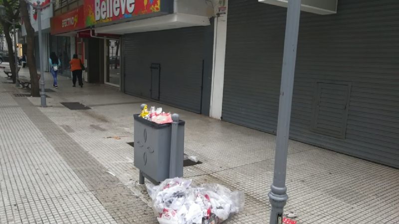 La ciudad tapada de basura