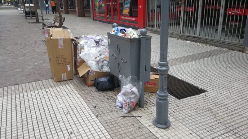 La ciudad tapada de basura