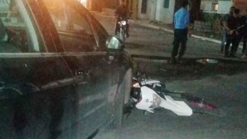 Giró en "U" y provocó un accidente