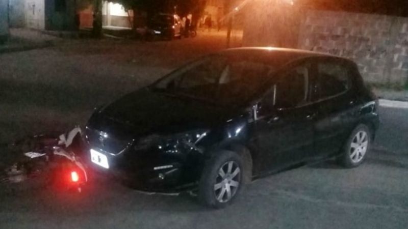 Giró en "U" y provocó un accidente