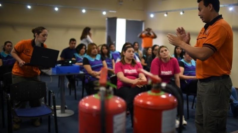 Defensa Civil capacitó sobre medidas de protección y evacuación