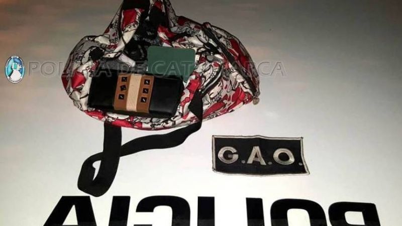 Atrapan a tres jóvenes que robaron el bolso a una mujer