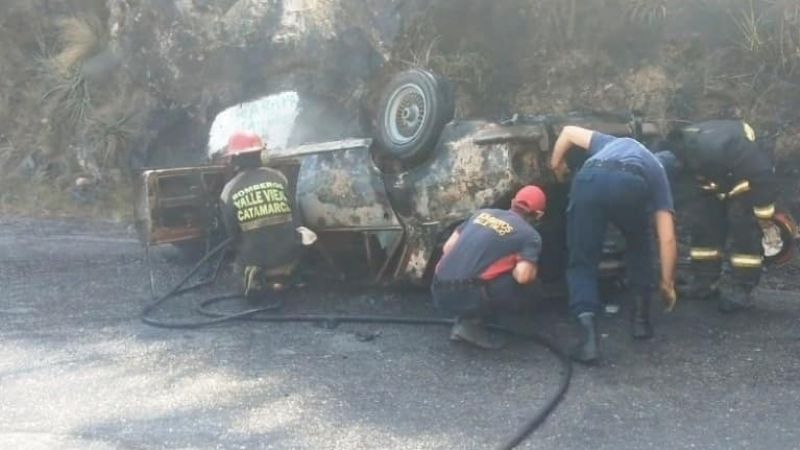 Chocó contra la cuesta y se prendió fuego