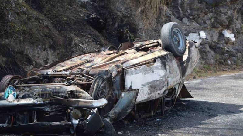 Chocó contra la cuesta y se prendió fuego
