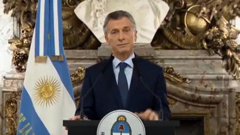 Macri anunció recortes y dijo que el país está en "emergencia"