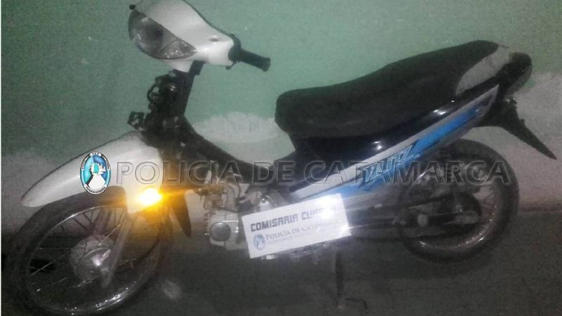 En persecución, aprehenden a un joven por un arrebato y secuestran dos motos