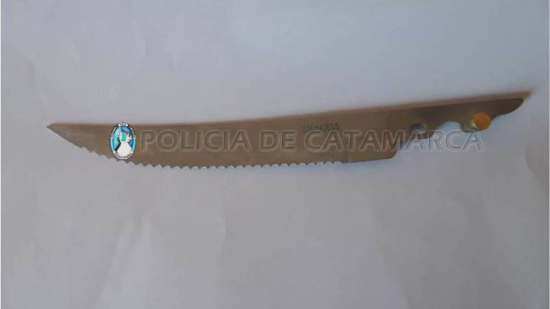 Amenazaron a un policía con una cuchilla