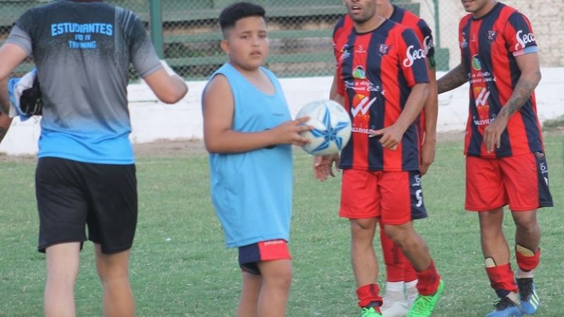 Primer triunfo “Santo”, que dejó sin invicto a un candidato