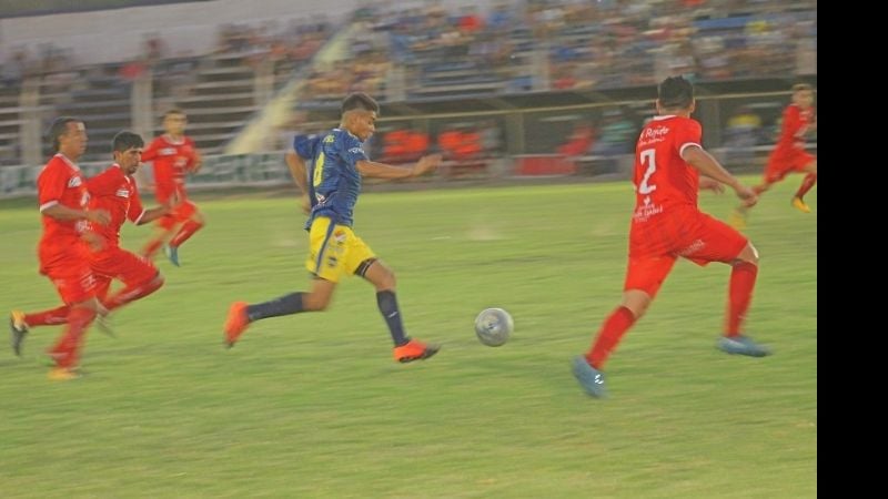 “Diablos” y “Xeneizes” empataron y “mandan” juntos
