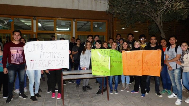 Alumnos del IES Gob. José Cubas piden seguridad