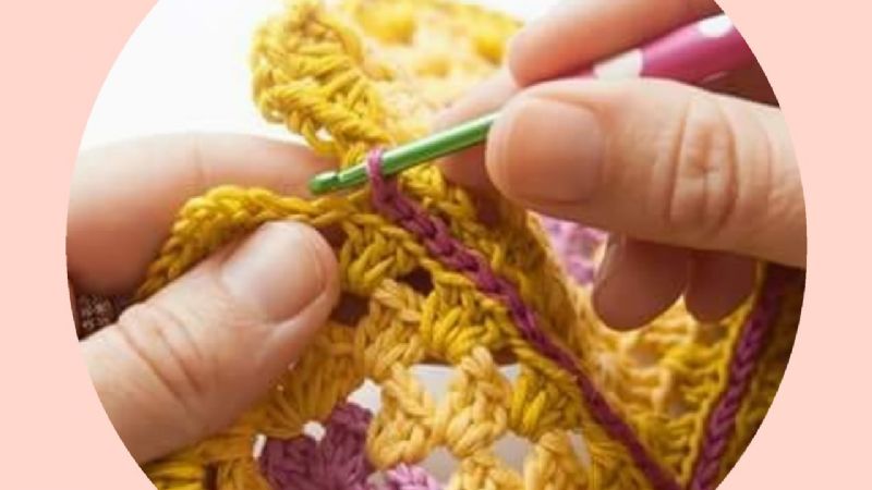 Inicia taller de tejido en la Casa de la Cultura