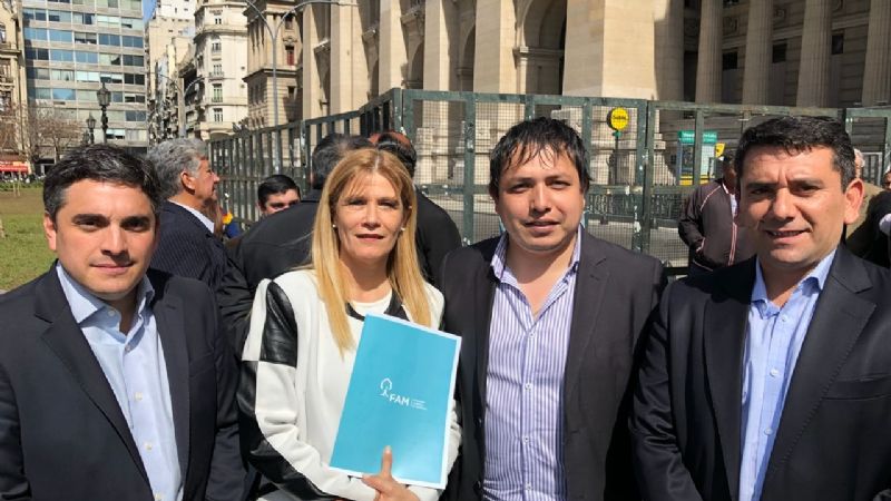 Intendentes presentan amparo por la quita del Fondo Sojero
