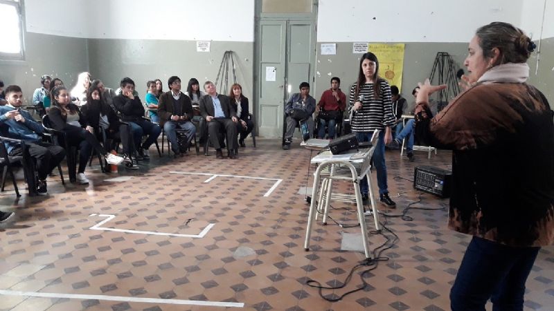 Talleres sobre consumo problemático de sustancias y alcoholismo