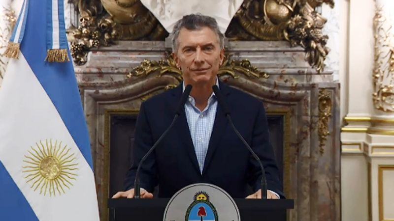 Se viralizó un video de Macri practicando gestos de preocupación